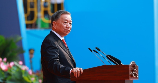 Quân đội nhân dân vững bước dưới cờ Đảng quang vinh