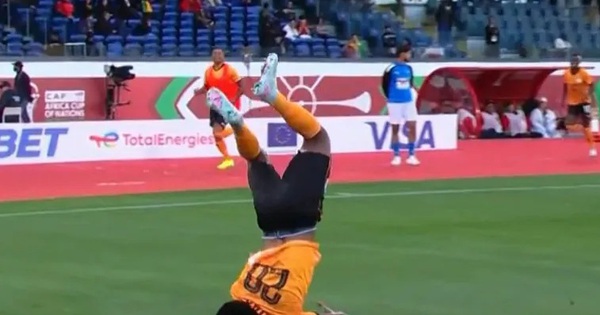 Sao Leicester gây tranh cãi với màn ăn mừng nguy hiểm tại AFCON