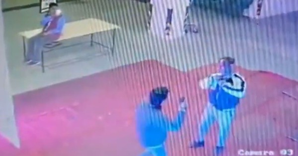 Đang nhảy múa, nam thanh niên ngã gục xuống đất tử vong