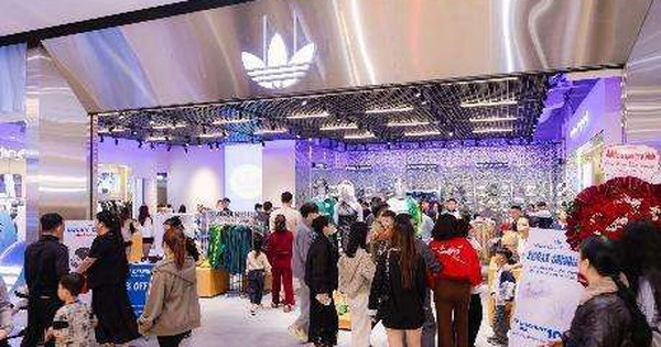 Không khí lễ hội bùng nổ ngày khai trương TTTM Vincom thứ 90 – Vincom Plaza Vinh