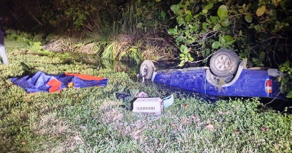 Ô tô mất lái lao xuống mương, 2 vợ chồng tử vong thương tâm