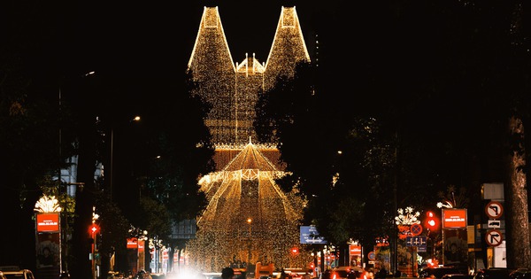 Tp.HCM lung linh sắc màu đêm giáng sinh