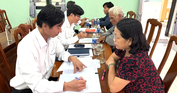 Người dân mạnh dạn hỏi, luật gia trực tiếp “gỡ rối” pháp lý