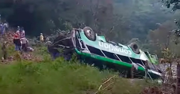 Xe buýt lao xuống vực sâu, 8 người tử vong thương tâm