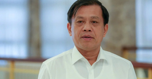 Cựu Thứ trưởng 