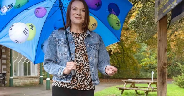 Tình cờ đi ngang qua giếng nước, người phụ nữ nhận về 