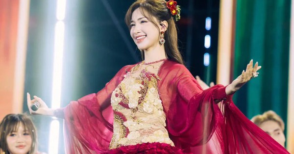 Nữ ca sĩ Hòa Minzy thông báo tin vui lớn nhất sự nghiệp