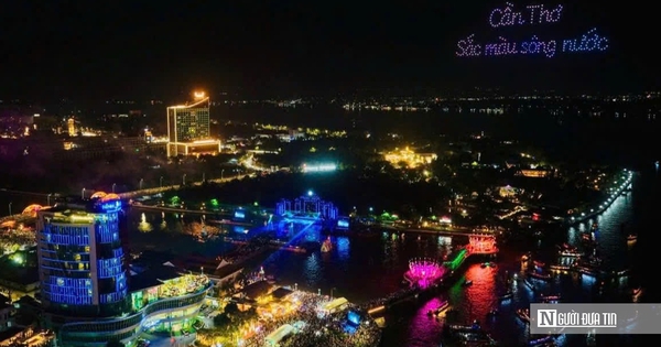 Biển người đổ về xem lễ hội giữa lòng Tây Đô