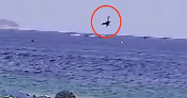 Máy bay lao xuống biển khiến phi công tử vong thương tâm