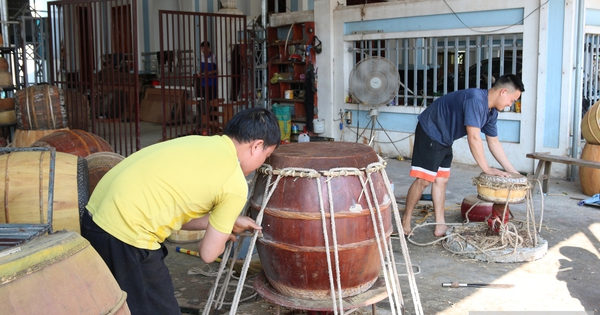Làng nghề trống da vang danh xứ Nghệ hối hả vào vụ Tết