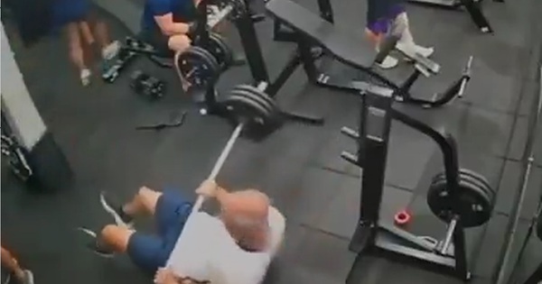 Người đàn ông tử vong sau khi bị thanh tạ rơi trúng ngực