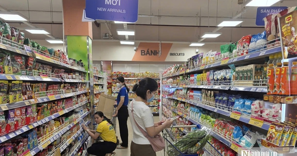 Tiểu thương chợ truyền thống “nín thở” chờ Tết