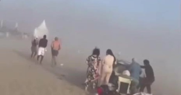 Đang tắm biển, người dân bất ngờ thấy cảnh tượng 