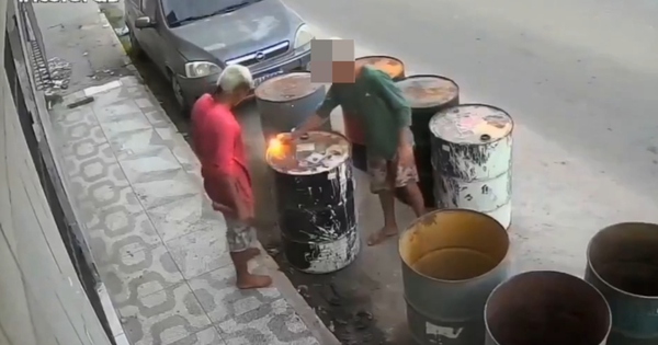 Nghịch dại, 2 người đàn ông nhận ngay kết đắng