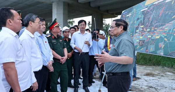 Thủ tướng yêu cầu đẩy nhanh tiến độ các dự án đầu tư xây dựng chào mừng Đại hội Đảng