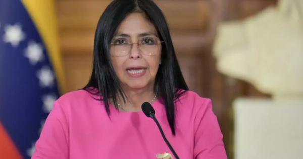 Ông Trump cảnh báo lãnh đạo lâm thời Venezuela sẽ “trả giá rất đắt” nếu không hợp tác