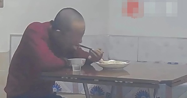 Xem camera, con gái lập tức về nhà khi thấy hành động của bố