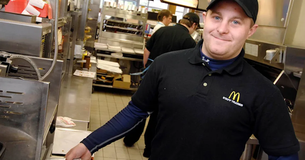 Trúng độc đắc 45 tỷ đồng và cú “quay xe” khó tin của chàng trai bán bánh mỳ