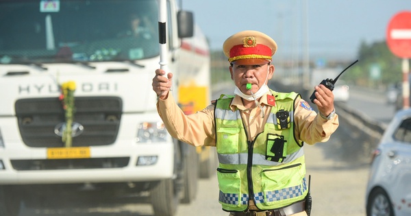 CSGT Đà Nẵng xuyên Tết giữ đường thông suốt, tai nạn giảm sâu