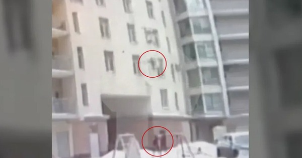 Người đàn ông dùng tay không cứu sống bé trai rơi khỏi tầng 7