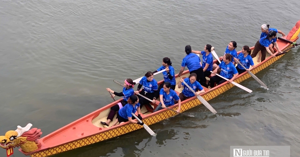 Sắc xuân trên dòng Ngàn Phố: Lễ hội gắn kết cộng đồng sau sáp nhập