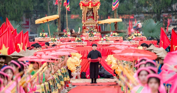 Hàng nghìn người nô nức trẩy hội Lồng Tông đầu Xuân của đồng bào Tày