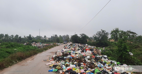 Rác thải dồn ứ sau Tết khiến cuộc sống của hàng trăm hộ dân bị đảo lộn