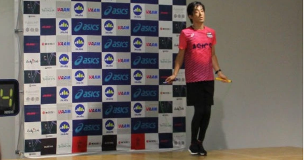 Người đàn ông đã làm gì suốt 24 giờ để lập kỷ lục Guinness gây choáng?