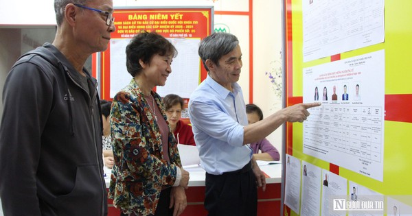 Hà Nội đồng loạt niêm yết danh sách ứng viên ứng cử đại biểu Quốc hội và HĐND các cấp