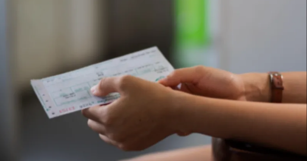 Thưởng Tết không tiền mặt: Món quà bất ngờ khiến nhân viên rưng rưng