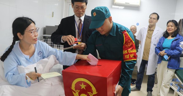 Những lá phiếu đặc biệt từ trên giường bệnh