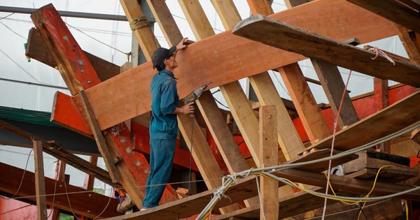 Làng đóng tàu 700 năm tuổi chao đảo trước “sóng gió” thị trường