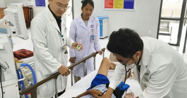 Đang đi du lịch bỗng đột quỵ, người đàn ông chi 300 triệu đồng gọi trực thăng cấp cứu vào bờ