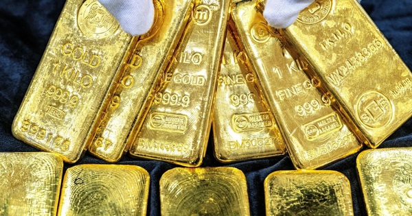 Giá vàng hôm nay (17/3): Giảm nhẹ cùng chiều với giá dầu thô thế giới