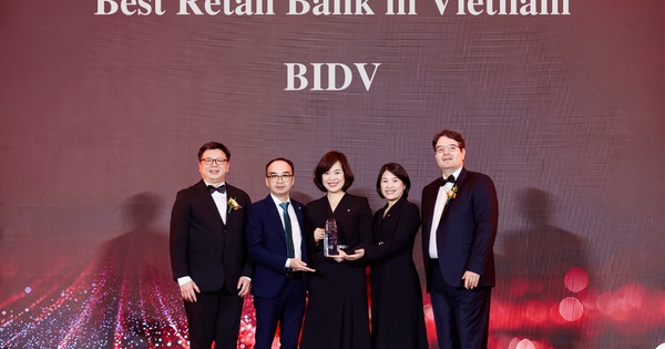 BIDV viết tiếp thập kỷ dẫn đầu với cú đúp giải thưởng Ngân hàng Bán lẻ tốt nhất Việt Nam Tiền gửi tốt nhất Châu Á