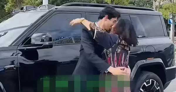 Chàng tiếp viên 26 tuổi kết hôn với nữ đại gia U50, dung mạo cô dâu khiến nhiều người bất ngờ