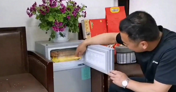 Con trai bán tủ lạnh cũ chứa tiền, vàng của mẹ cho sắt vụn và cái kết