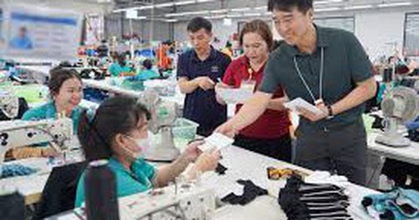 Một doanh nghiệp hỗ trợ đặc biệt cho công nhân khi giá xăng tăng