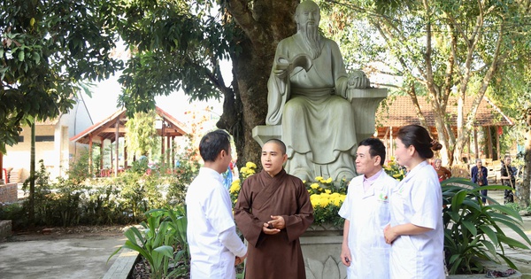 Chiêm ngưỡng cây vải cổ gần 300 năm “lưu giữ” cuộc đời đại danh y Hải Thượng Lãn Ông