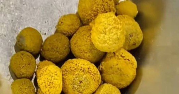 Tìm thấy vàng dưới sông, người phụ nữ mang đi kiểm tra thì sốc nặng