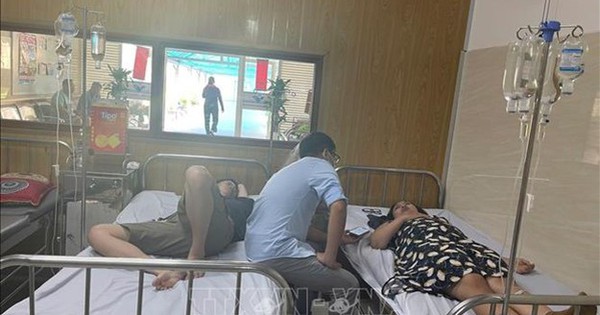 Nhiều người nhập viện, nghi ngộ độc sau khi ăn bánh mì