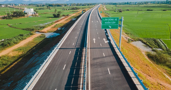 Hơn 200 km cao tốc “đắp chiếu”, tài xế gồng mình trên quốc lộ quá tải