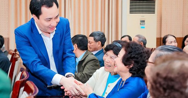 Người dân thấy ấm lòng tại buổi tiếp xúc cử tri của ứng cử viên Vũ Văn Tiến