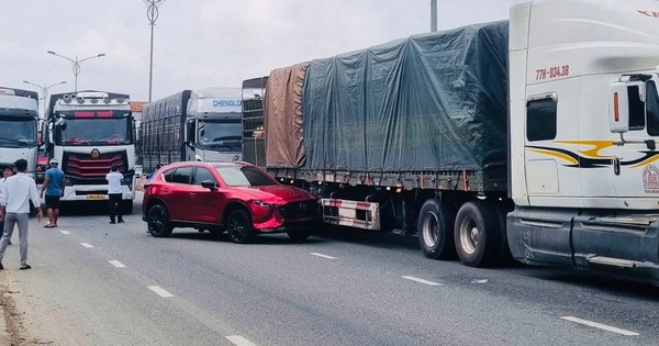 Hiện trường 4 ô tô va chạm liên hoàn trên quốc lộ 1A