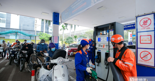 Phó Thủ tướng chỉ đạo theo sát giá xăng dầu, bảo đảm nguồn cung 