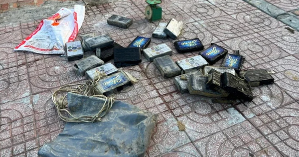 Điều tra vụ phát hiện túi chứa 24 bánh nghi ma túy trôi dạt vào bờ biển