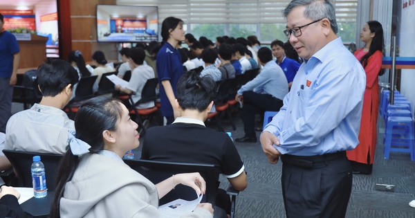 Cử tri sinh viên kiến nghị nhiều trăn trở về an ninh, môi trường sống