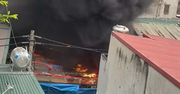 Cháy kho đông lạnh ở Hà Nội, nhiều tài sản bị thiêu rụi