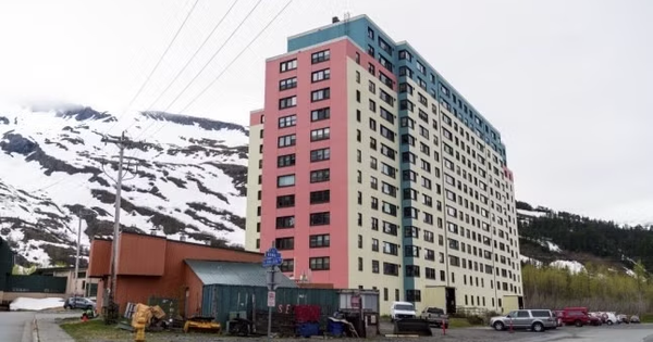 Nơi cư dân chỉ sống trong chung cư, về nhà trước 22h