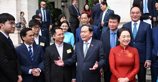 Chủ tịch Quốc hội thông tin về tình hình Việt Nam với kiều bào tại Italia